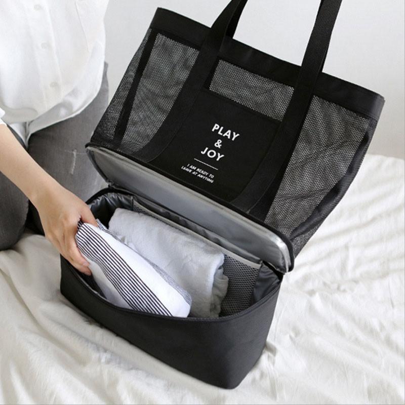 合わせる服を選ばないので普段着から浴衣や水着の時にもバッチリハマります！シャンプーや石鹸、着替えや下着類はもちろん、財布や携帯、鍵なども手元に置けて安全。化粧品、スキンケアからネイルケアまで細かな身の